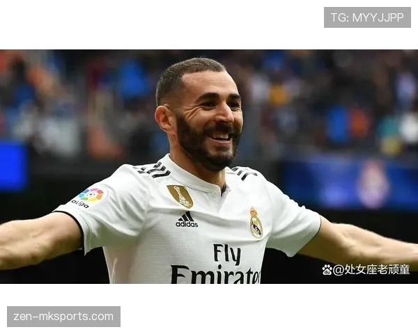 本泽马巅峰期为何来得晚:中锋角色转型解析