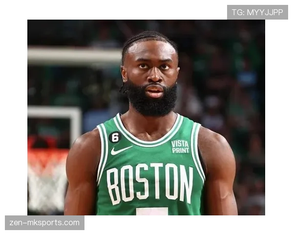 杰伦·布朗靠挡拆制造错位，得分结构较上季更均衡